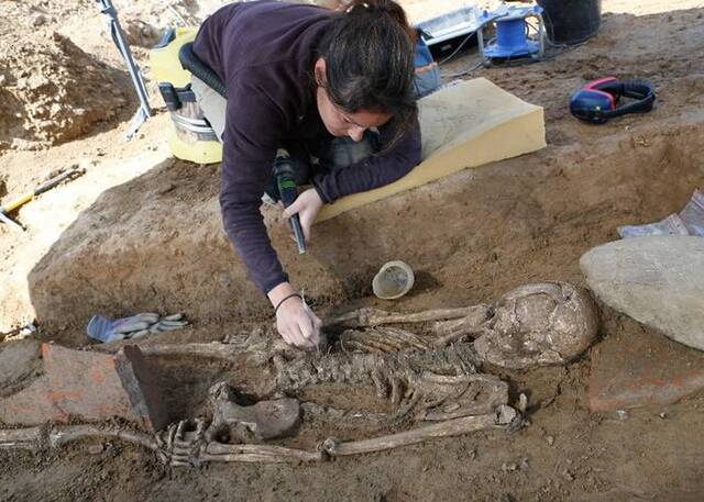 法国考古学家在科西嘉岛发现2400年历史古墓 或解开伊特鲁里亚文明没落之谜