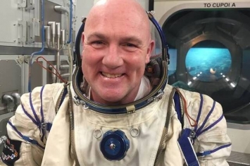 荷兰太空人凯珀斯在国际太空站上致电回地球不慎误拨紧急救助电话“911”
