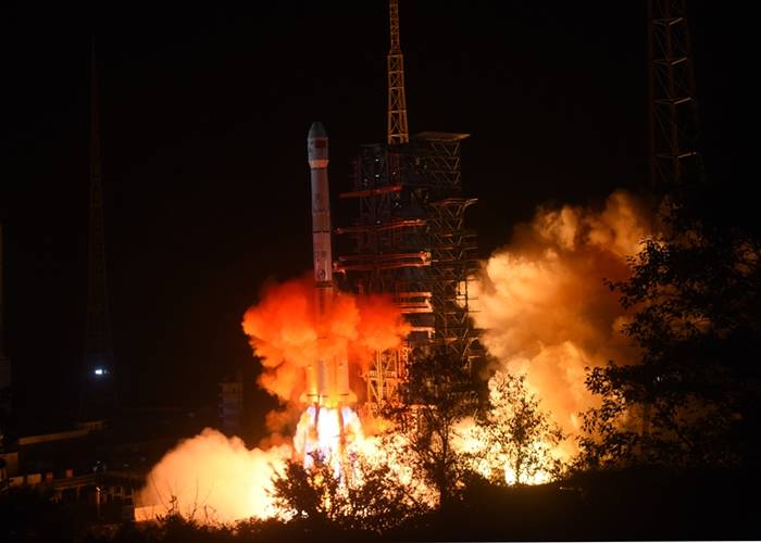 中国“嫦娥四号”探测器进入预备轨道 有望登陆月球背面