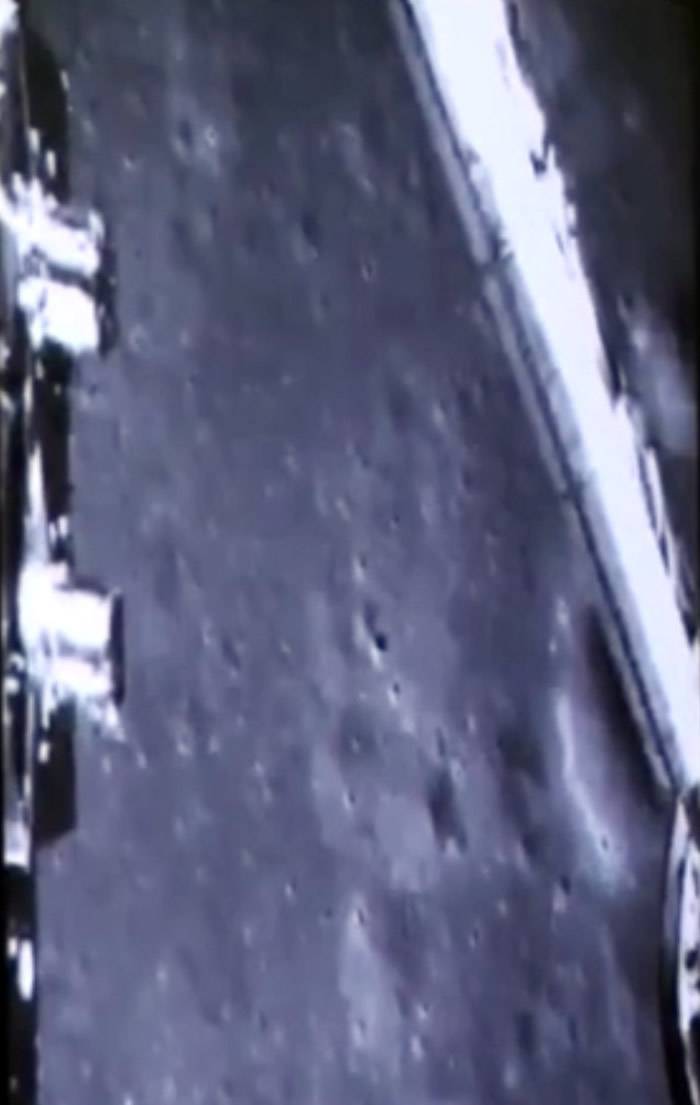 中国探测器“嫦娥四号”成功登陆月球背面冯·卡门撞击坑内 传回首批影像图