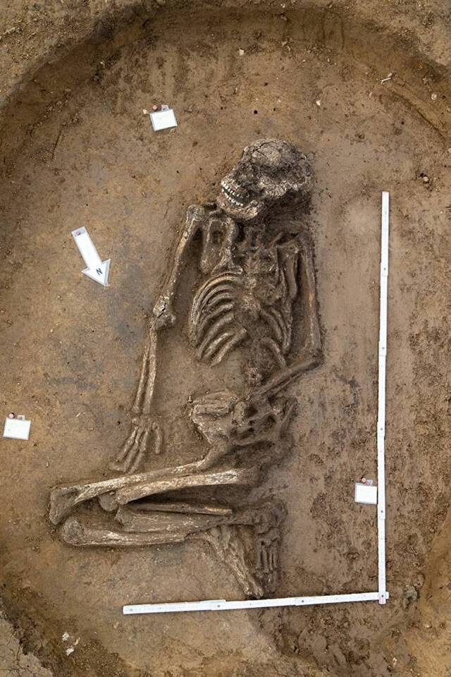德国巴伐利亚发现生活在新石器时代的6500岁年轻人完好骨架