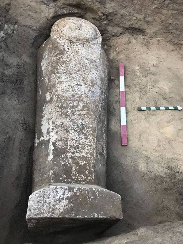 埃及开罗附近古墓发现石灰石石棺和两具木乃伊