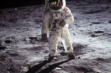 太空人奥尔德林在社交网站上载登月旅费收据：33.31美元