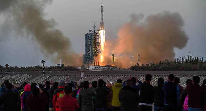 中国长征十一号运载火箭从酒泉卫星发射中心将虹云工程首星成功发射