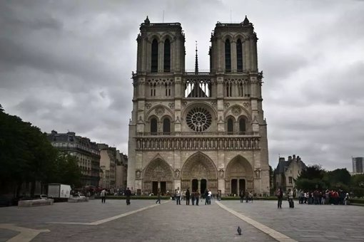 历史上巴黎圣母院经历过哪些劫难?曾有过多次翻新