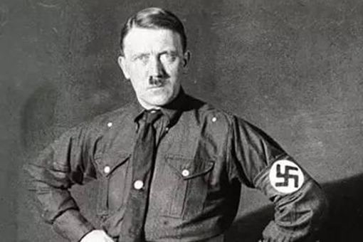 希特勒最害怕的人是谁?握个手连头都不敢抬
