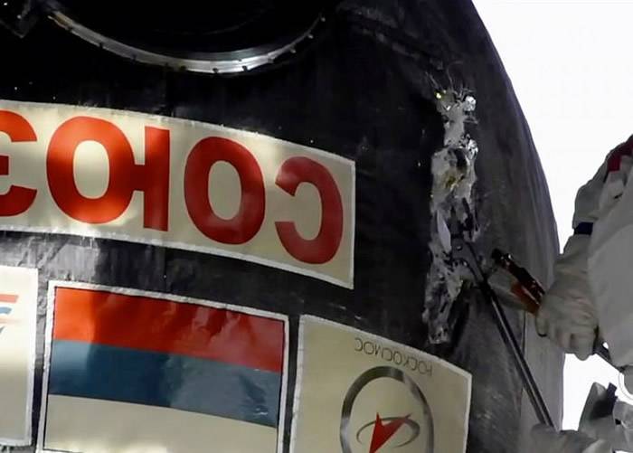 联盟号将返航 俄罗斯太空人冒险出舱8小时补破洞