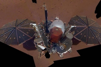 洞察号在火星上传回首张自拍照