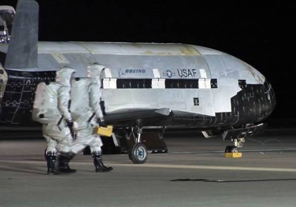 美国空军X-37B空天飞机发射升空执行神秘任务