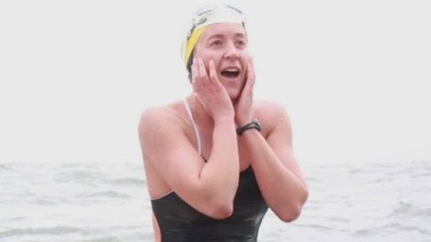由加州游到三藩市 新西兰女泳手无惧鲨鱼完成创举