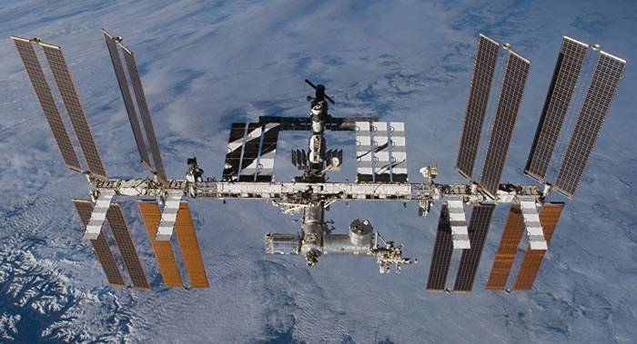 俄罗斯宇航员出舱执行任务后返回国际空间站