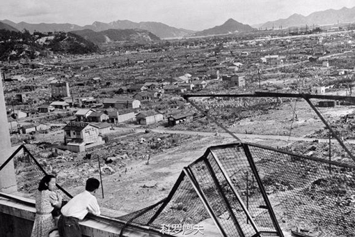 原子弹轰炸后100年不能住人,为何广岛长崎还能住那么多人?