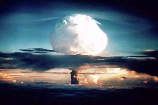 原子弹爆炸瞬间跳进水里能够活下来吗?日本幸存者给出答案