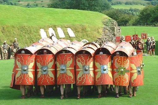古罗马军队屡战屡胜,他们是使用的什么战术?