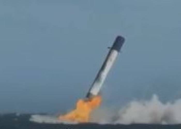 美国SpaceX“猎鹰九号”火箭完成太空任务 返回地球时着陆失败坠海