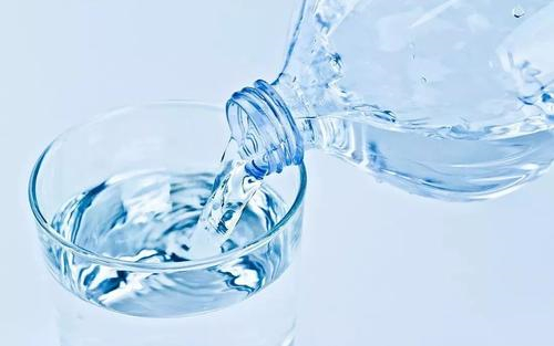 隔夜水不能喝千滚水会致癌是真的吗