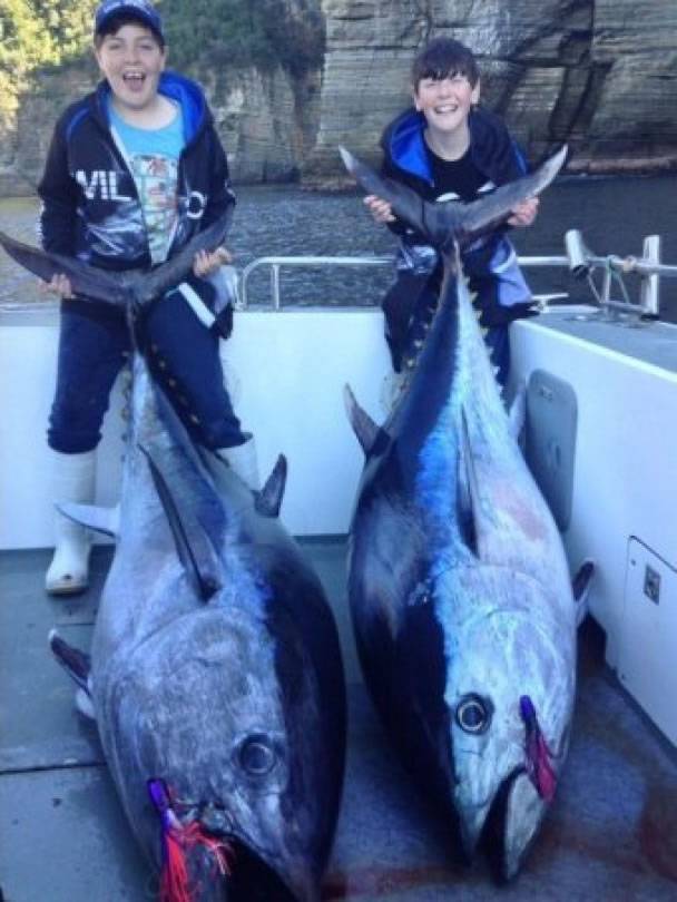 澳洲小兄弟凭己力钓重百公斤吞拿鱼 有望打破世界纪录