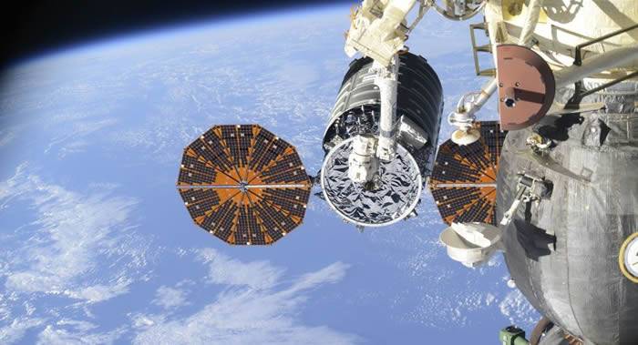 国际空间站宇航员开始卸运“进步MS-10”飞船的货物