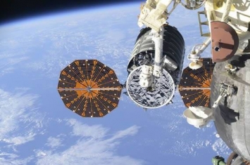 国际空间站宇航员开始卸运“进步MS-10”飞船的货物