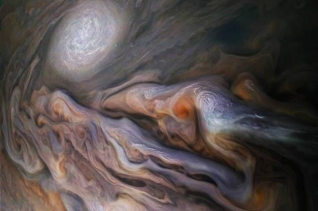 “朱诺号”飞近拍摄木星气象 壮丽如名画《星夜》