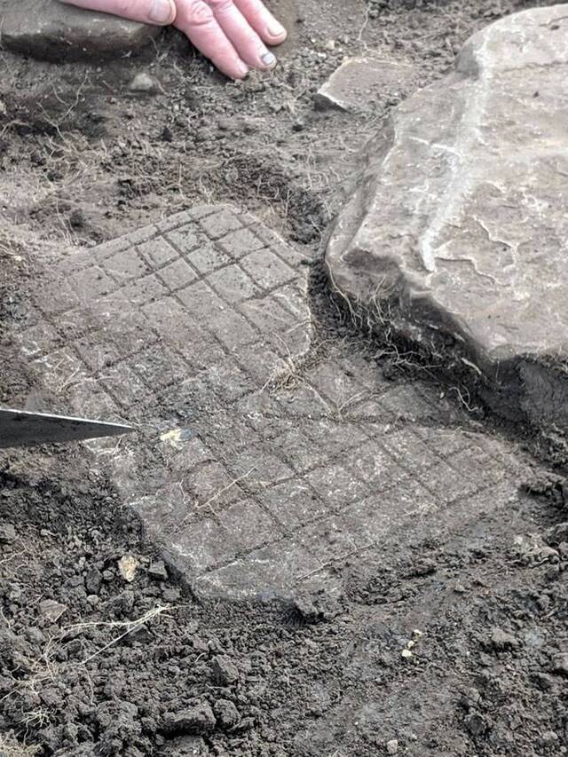 英国考古学家在古罗马堡垒遗址发现罗马军团棋盘游戏