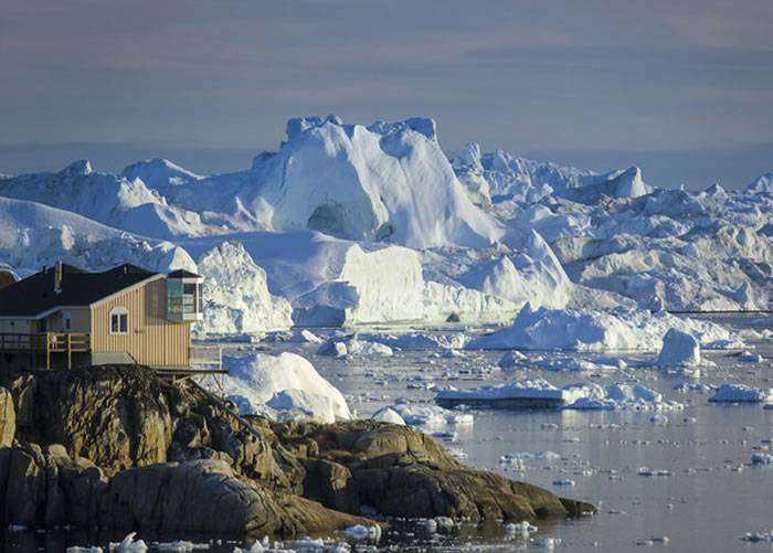 格陵兰岛20亿吨冰雪竟在一天内融光