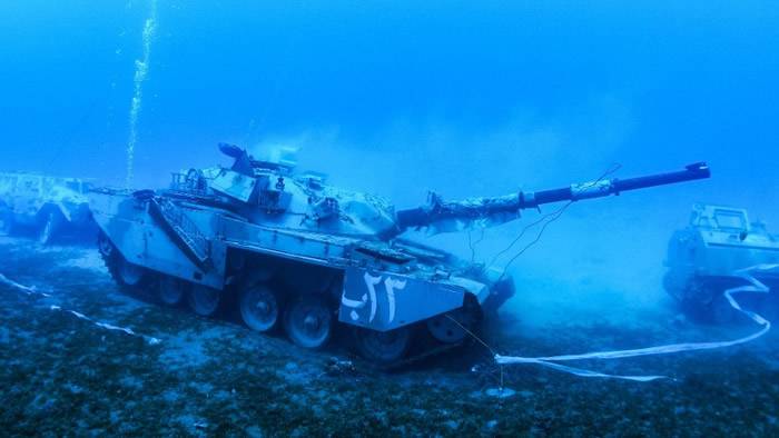 约旦南部红海沿岸潜泳胜地亚喀巴增添特别旅游景点：海底军事博物馆