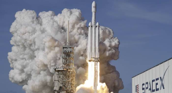 “猎鹰9”号运载火箭携带“龙”飞船发射升空把物资运抵国际空间站