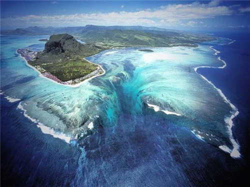 毛里求斯岛的水下瀑布怎么形成的