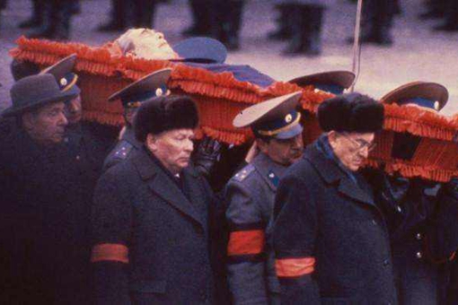 赫鲁晓夫的退休生活是怎样的?他的葬礼是如何进行的?