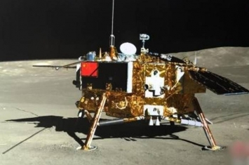正在月球背面的中国月球车玉兔二号超时服役累计行190米 再进入月夜休眠