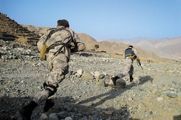 一场清剿阿富汗塔利班武装分子的战斗