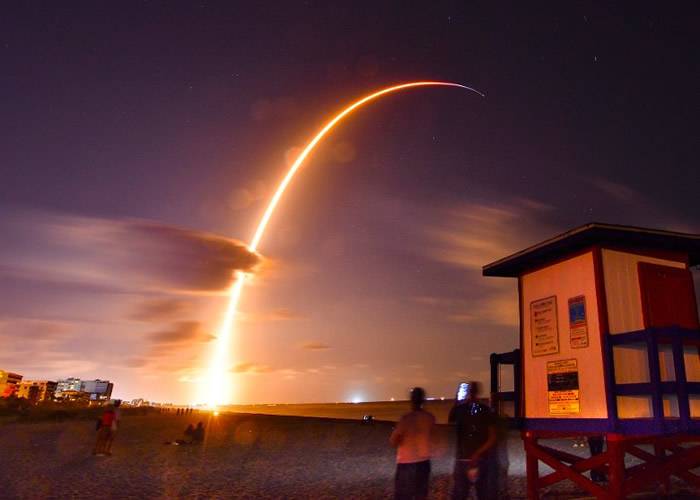 SpaceX发放“星链（Starlink）”计划人造卫星 荷兰民众以为外星人入侵