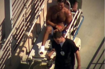 美国男子在加州马里布海滩附近划皮艇钓鱼 把脚荡在海水里被咬伤