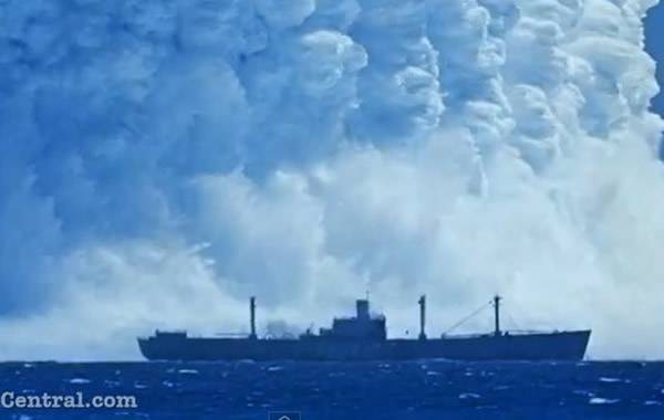 1950年代水下核试影片曝光 货轮被“海啸”吞没