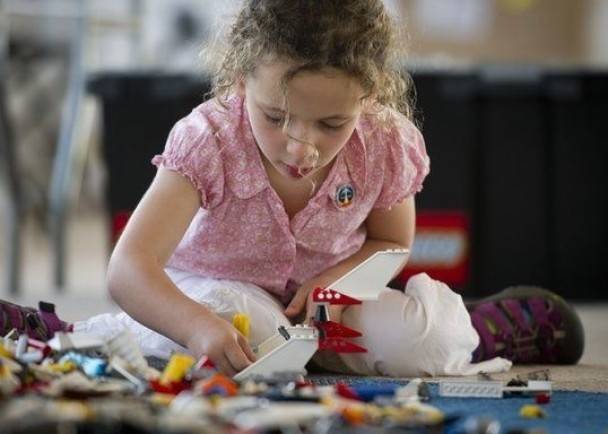 英物理学家吁女童多玩积木培养数理兴趣