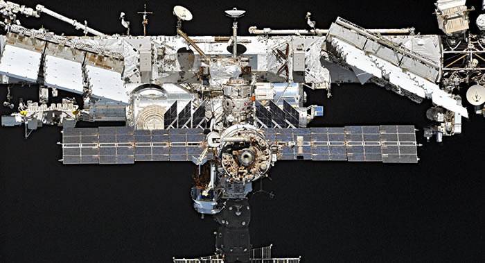 俄罗斯宇航员在国际空间站完成6小时太空行走
