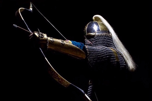 古代弓箭的威力有多大?为什么古代士兵被弓箭射中就立马不动了?