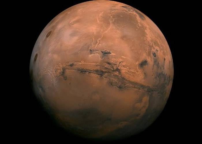 火星表面惊现外形酷似经典科幻电影《星空奇遇记》中星际舰队的标志