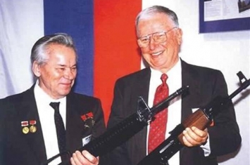 美国M16之父曾与苏联AK47之父相处一周切磋技术