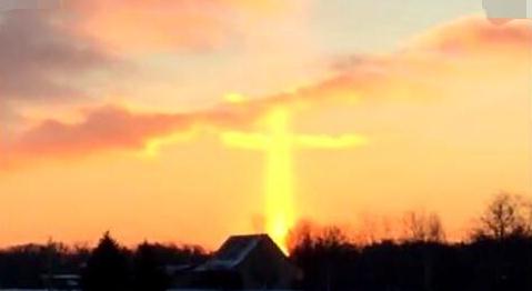 美国天空惊现十字架疑神迹，乌克兰发光十字架在马航坠毁上空