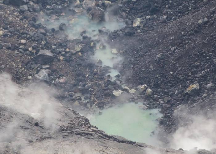 美国夏威夷基拉韦厄火山30年来首次停止喷发 哈雷茂茂火山口竟发现温泉