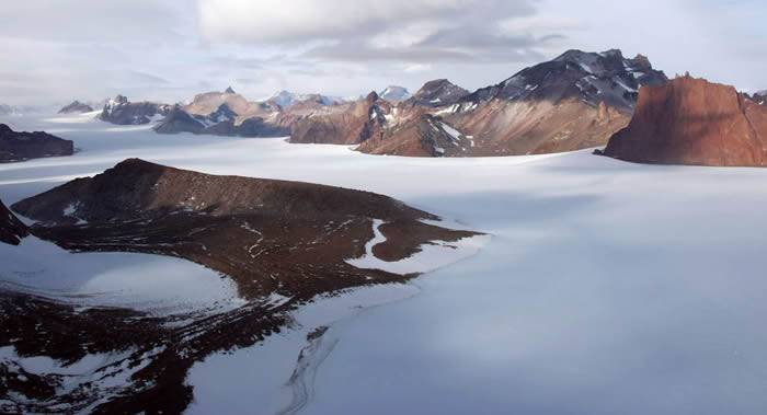 乌克兰第24支南极考察队发现一个内含湖泊和河流的孤立冰川洞穴