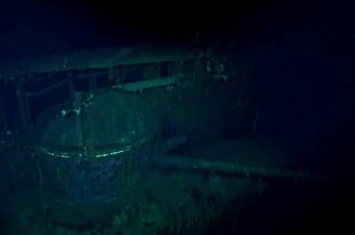 RV Petrel在中途岛海域约5400公尺深海底发现二战日本海军航空母舰加贺号残骸
