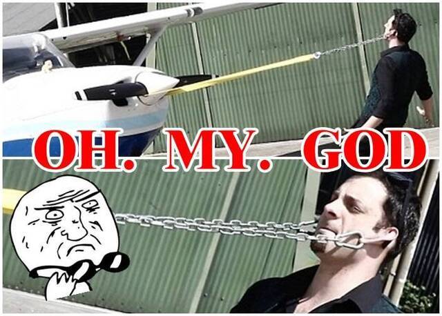 英国男子Johnny Strange“钢铁耳珠”拉飞机 打破健力士世界纪录