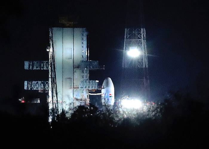 印度无人太空船月船二号火箭系统发射前出现故障 首次登月押后