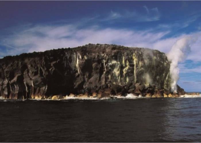 太平洋岛国汤加海底火山爆发 拉德基岛沉没而大3倍新岛屿形成