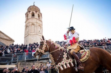 萨尔提里亚节：萨丁尼亚岛的古老马术盛事