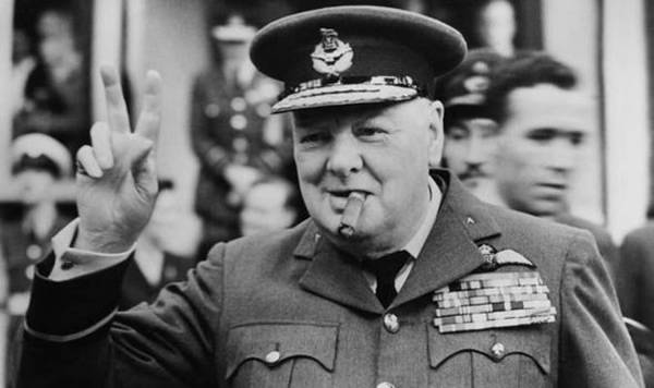 二战期间英国首相邱吉尔在福克兰群岛驻重兵防入侵