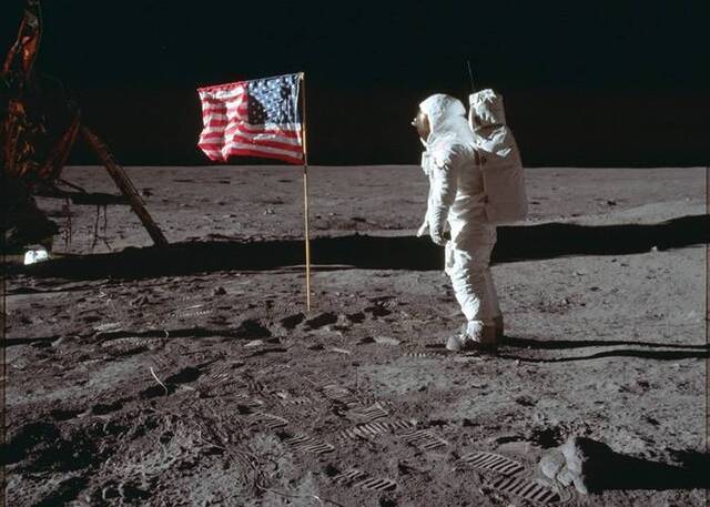 1969年7月20日下午4时18分阿波罗11号着陆月球静海 阿姆斯特朗成首位登月人类